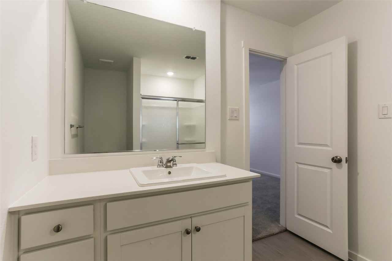 15201 Rangeland Rd - Photo 6 of 24