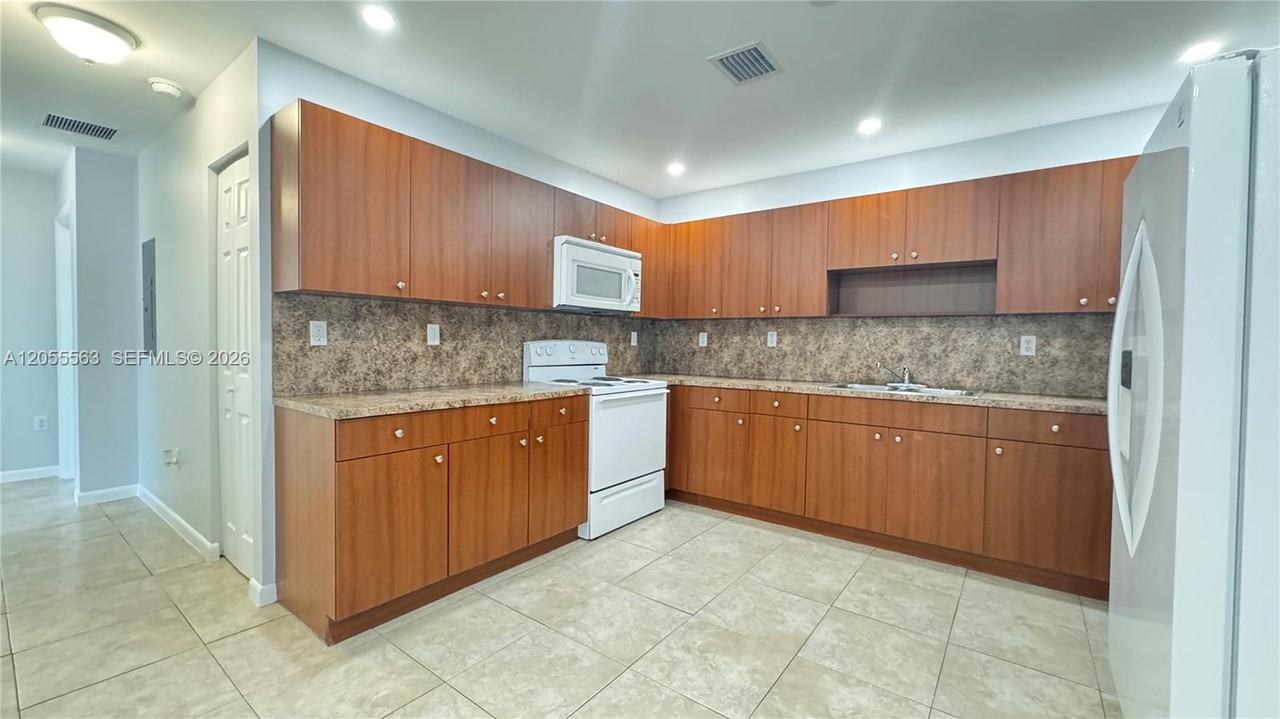 1451 Nw 51st Ter #1451 - Photo 4 of 8