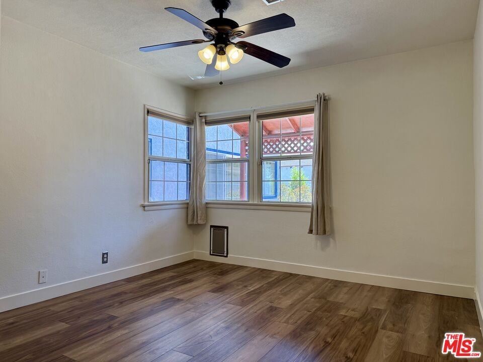 6205 Gentry Ave - Photo 4 of 8
