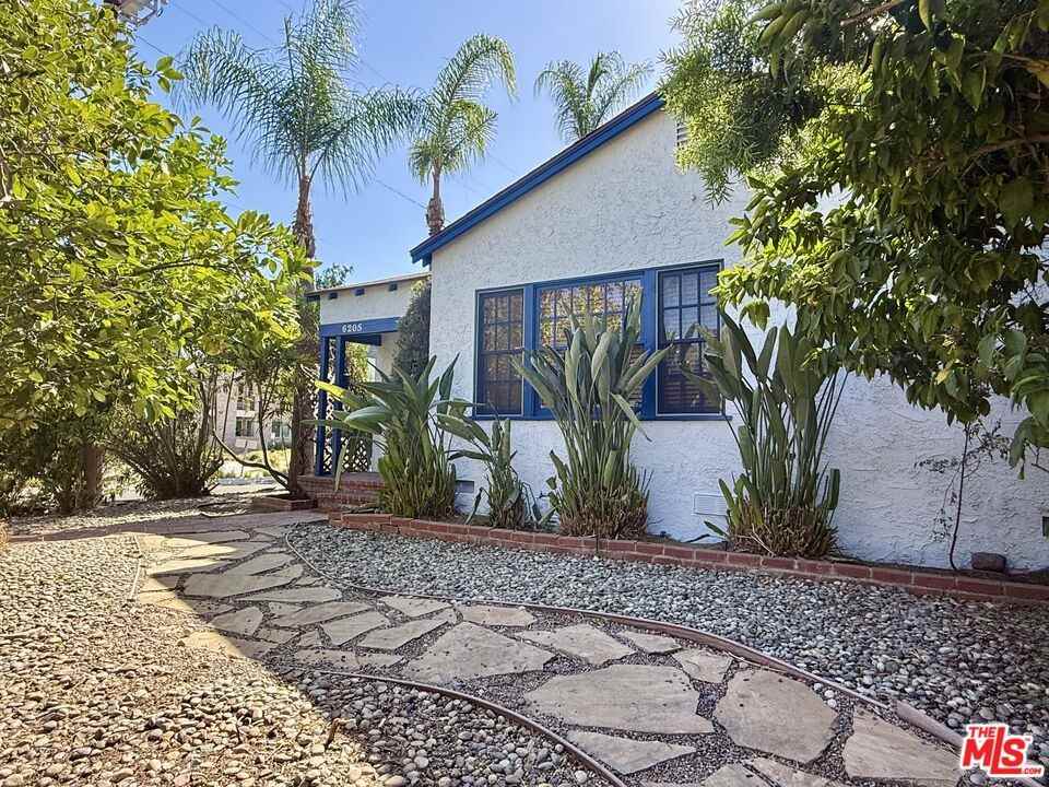 6205 Gentry Ave - Photo 5 of 8
