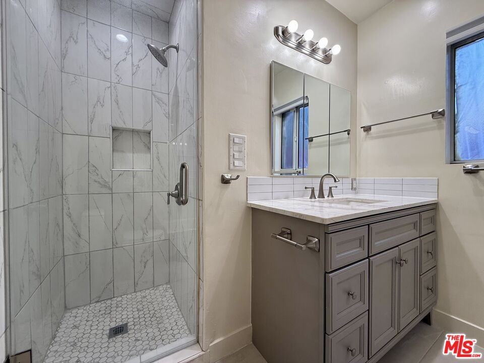 6205 Gentry Ave - Photo 6 of 8