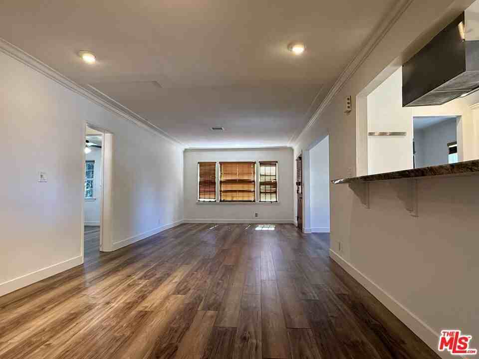 6205 Gentry Ave - Photo 7 of 8