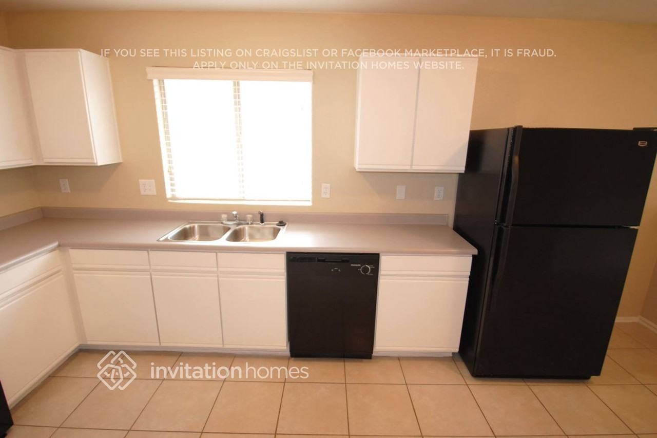 10465 E Azalea Ave - Photo 4 of 11