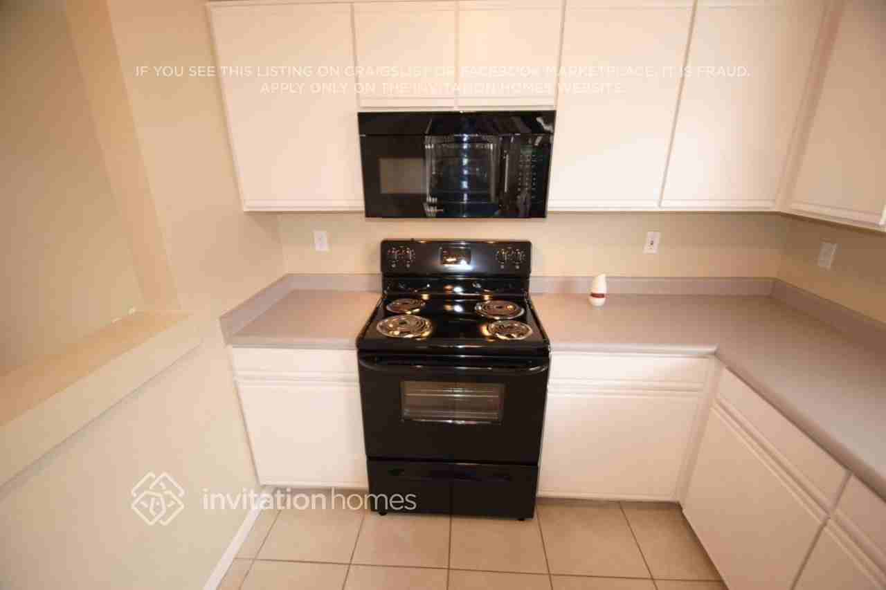 10465 E Azalea Ave - Photo 5 of 11