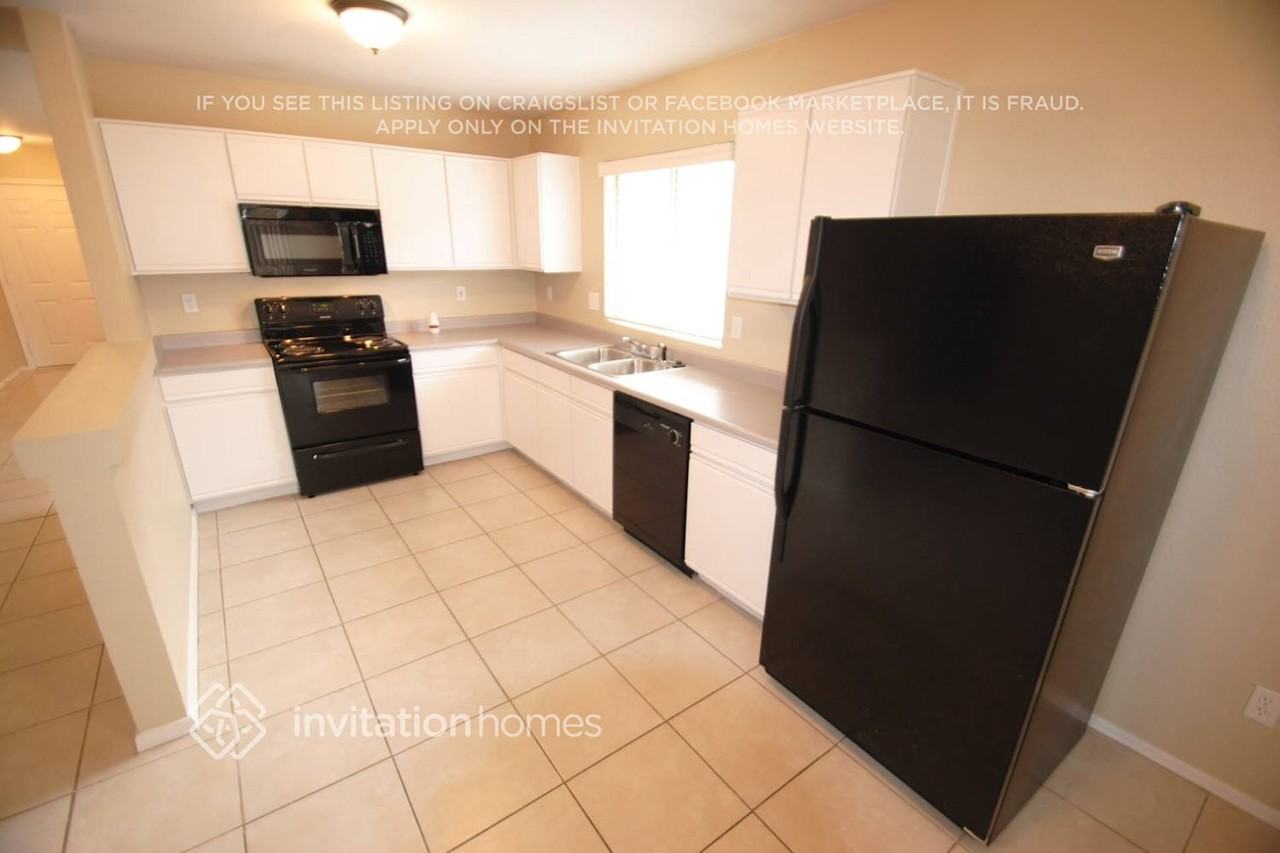 10465 E Azalea Ave - Photo 6 of 11