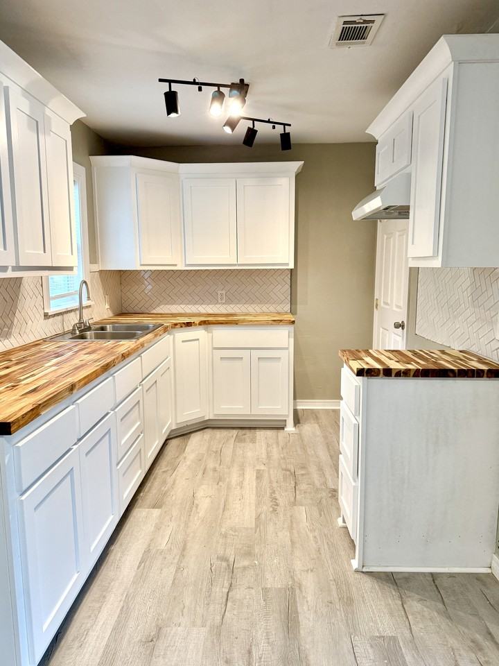 404 Ash St #1 - Photo 5 of 29