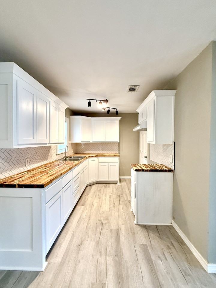 404 Ash St #1 - Photo 6 of 29