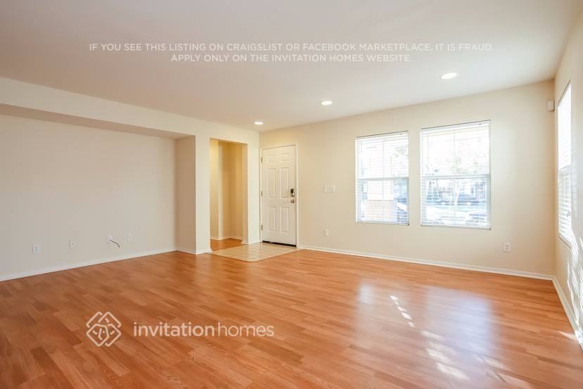 3043 Roadrunner Dr - Photo 2 of 26