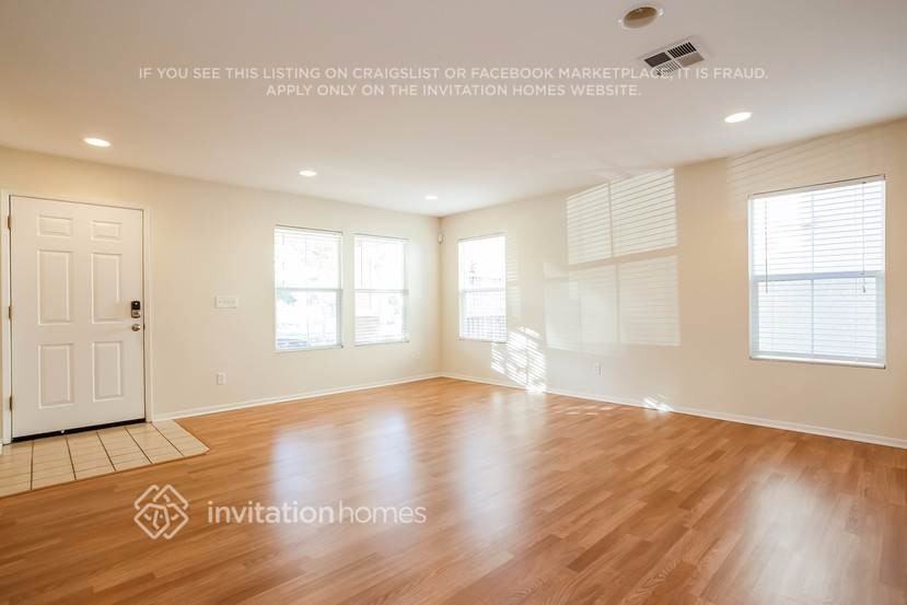 3043 Roadrunner Dr - Photo 3 of 26