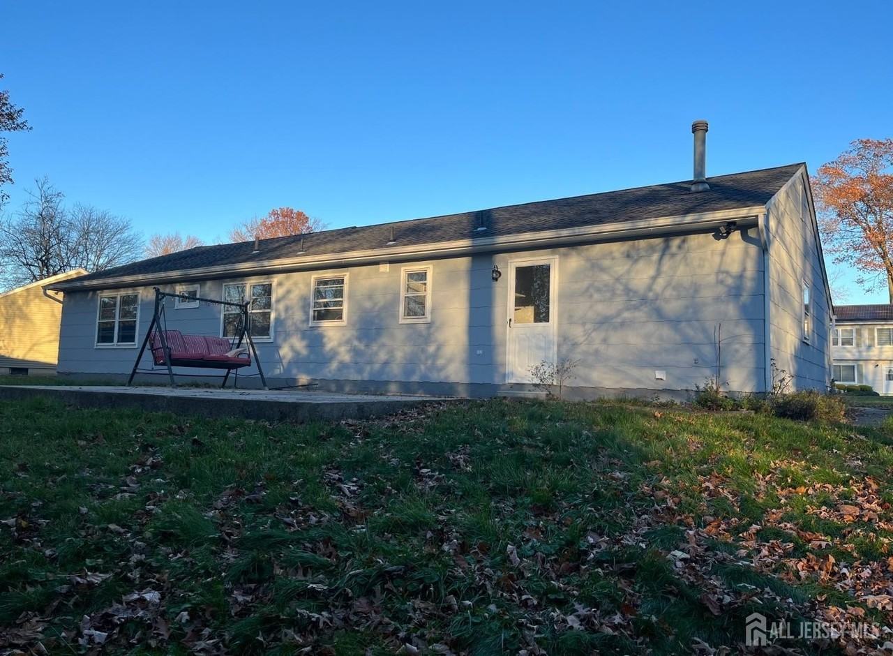 66 Netherwood Cir - Photo 2 of 20