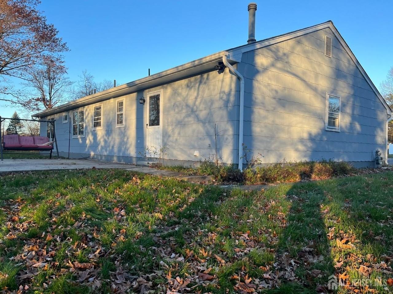 66 Netherwood Cir - Photo 3 of 20