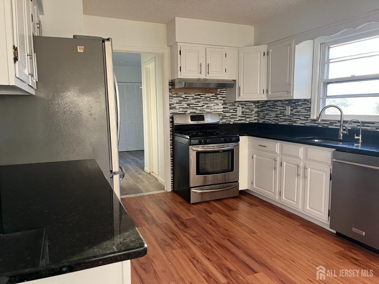 66 Netherwood Cir - Photo 7 of 20
