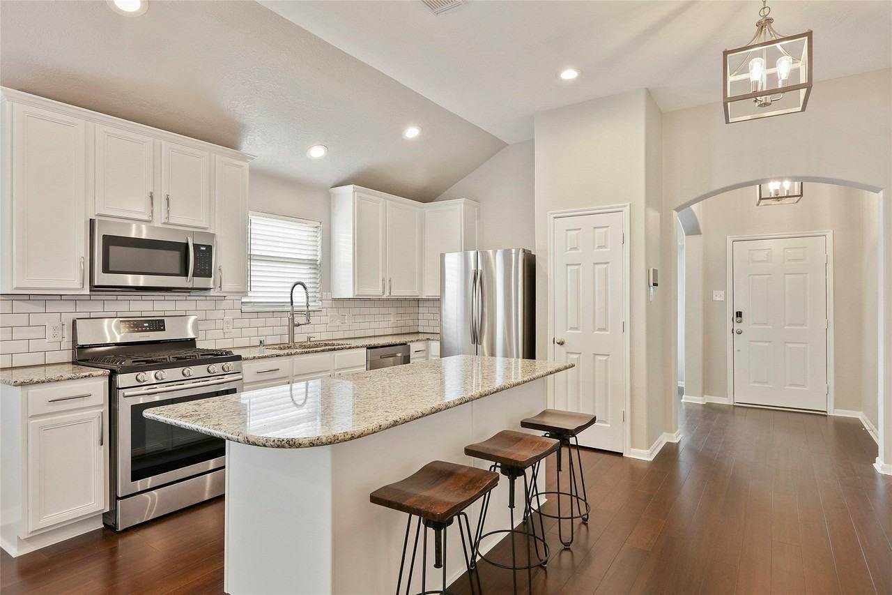 2362 Keegan Hollow Ln - Photo 4 of 37