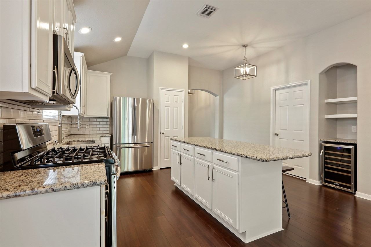 2362 Keegan Hollow Ln - Photo 5 of 37