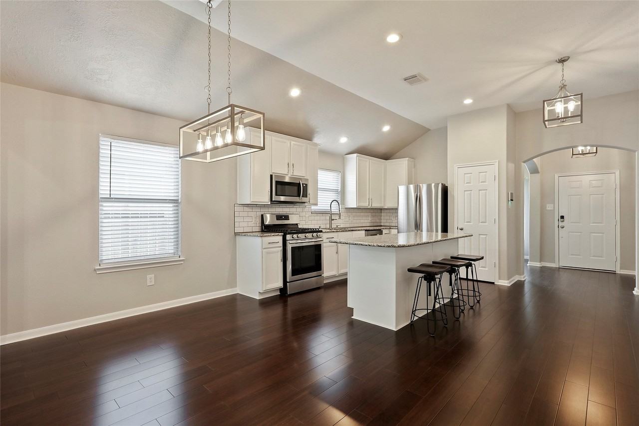 2362 Keegan Hollow Ln - Photo 6 of 37