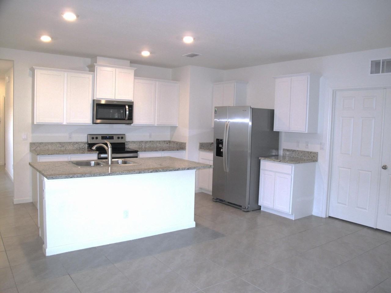 12221 Sw Nettuno Way - Photo 7 of 35