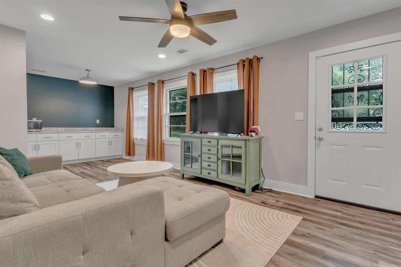 4623 Doris Cir S - Photo 2 of 23
