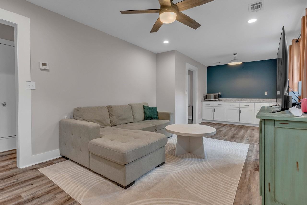 4623 Doris Cir S - Photo 4 of 23