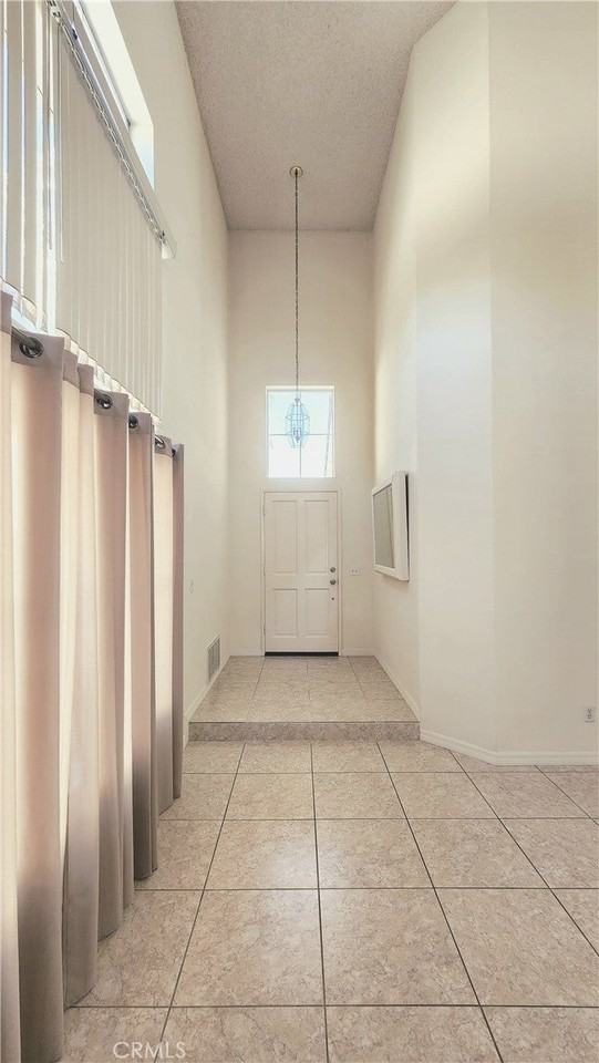 2117 Los Ranchitos Rd - Photo 4 of 39
