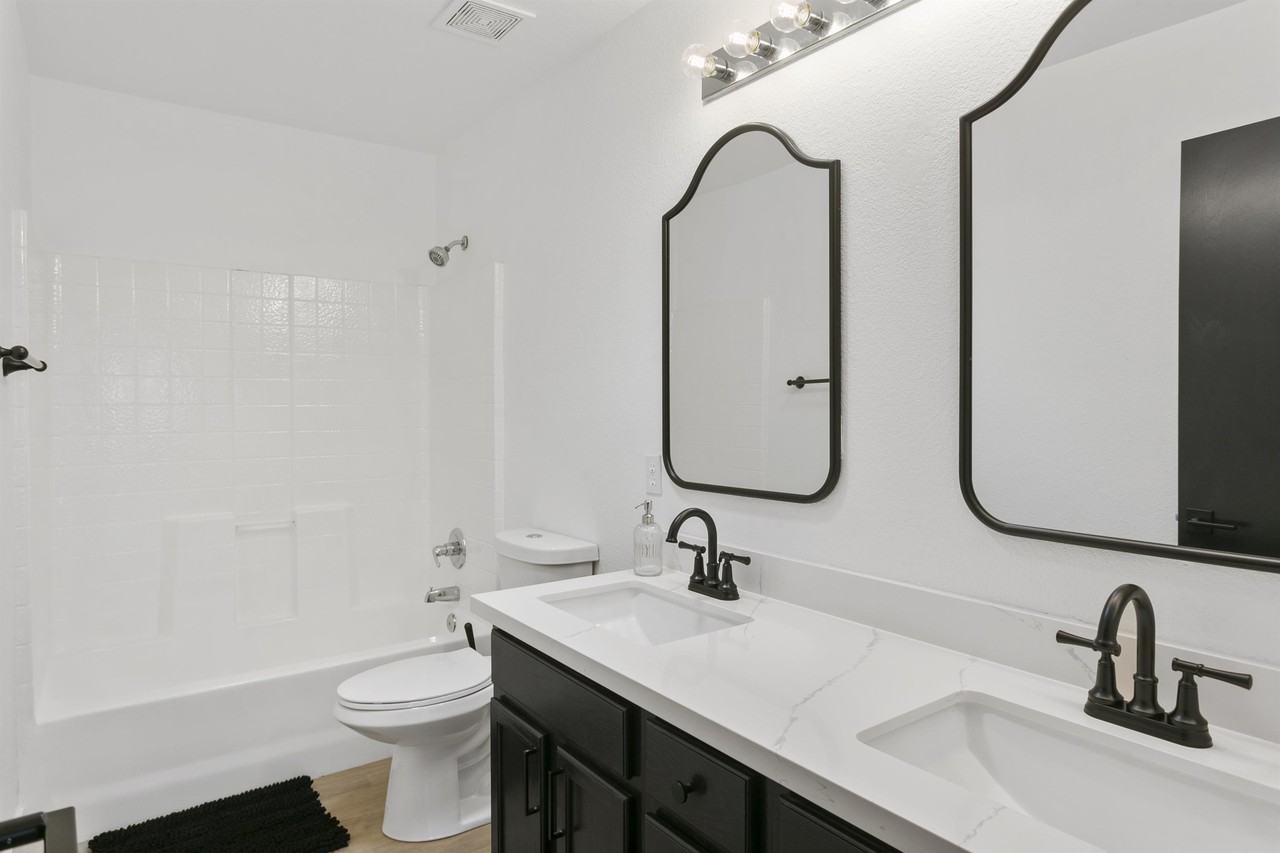 10319 W Luke Ave #1 - Photo 4 of 16