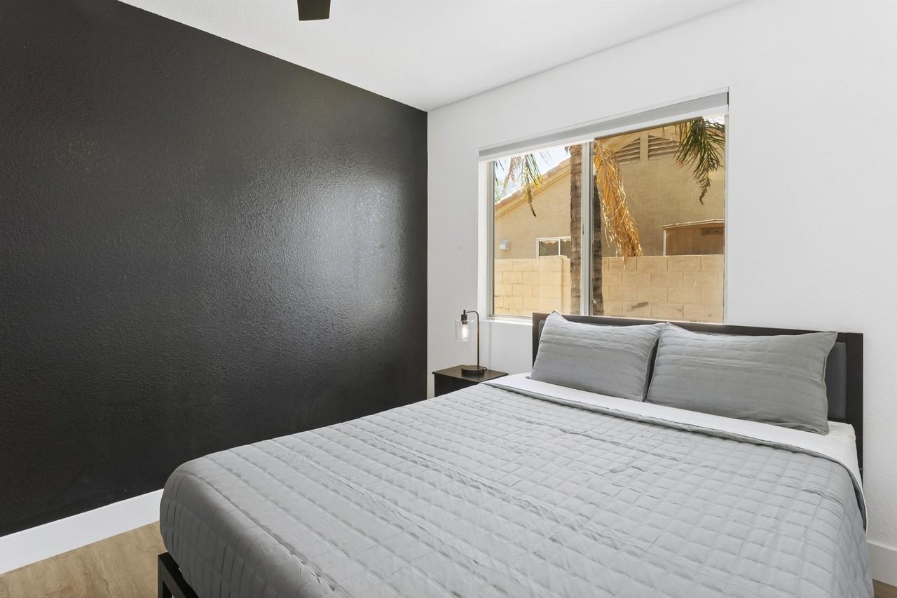 10319 W Luke Ave #1 - Photo 5 of 16