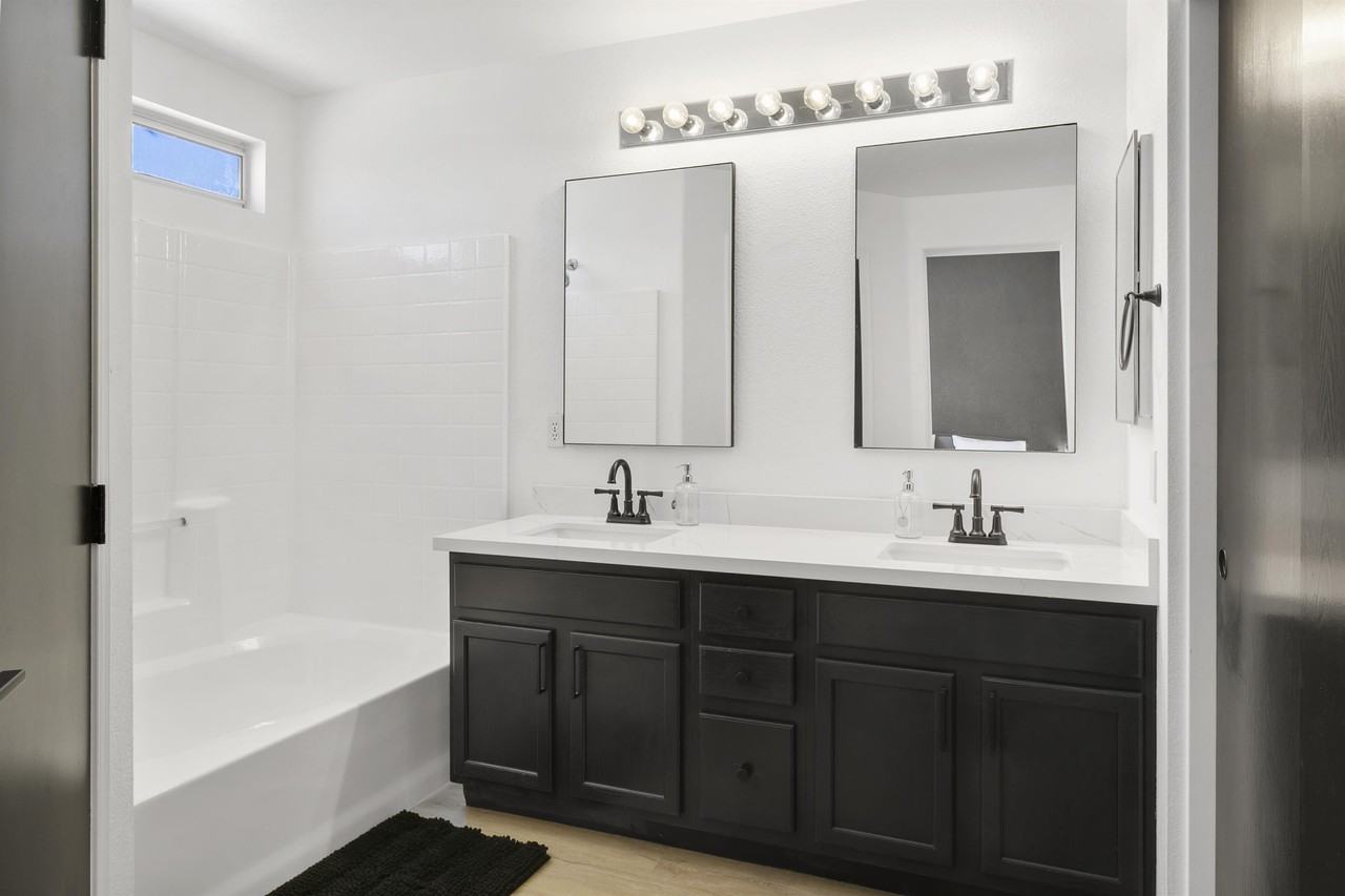 10319 W Luke Ave #1 - Photo 6 of 16