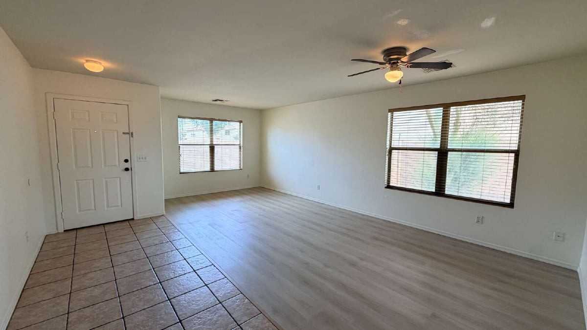 571 E Reflection Pl - Photo 4 of 21