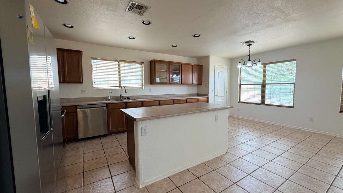 571 E Reflection Pl - Photo 5 of 21