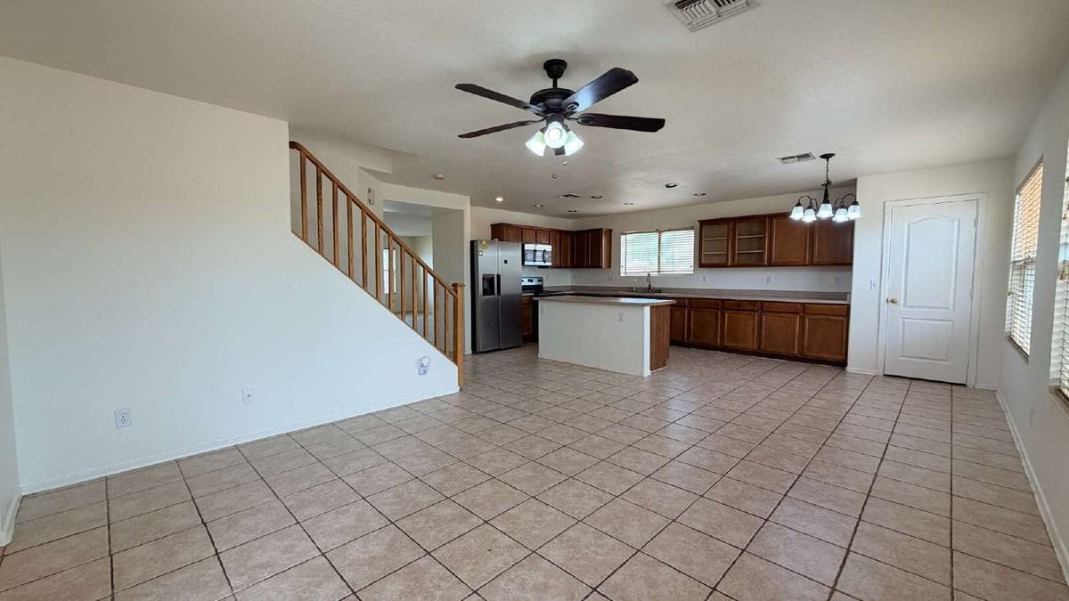 571 E Reflection Pl - Photo 7 of 21