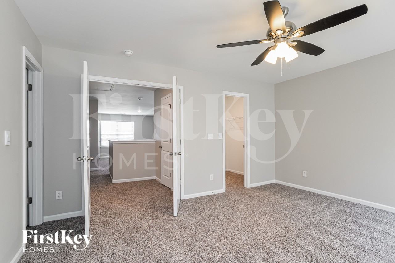 164 N Hill Ln - Photo 7 of 19