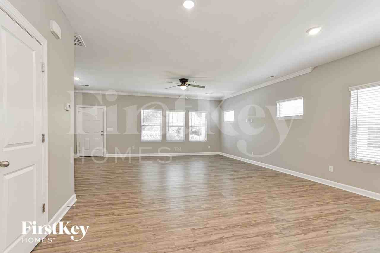 11732 Mesquite Rd - Photo 3 of 19