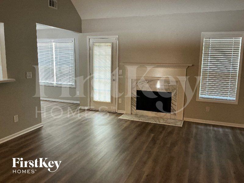 1303 Post Oak Ct - Photo 2 of 11