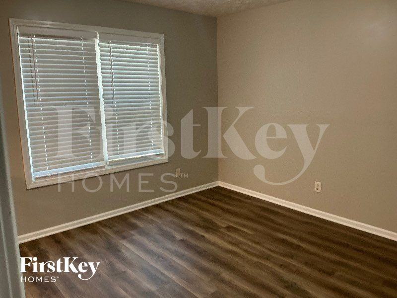 1303 Post Oak Ct - Photo 3 of 11