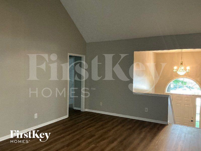 1303 Post Oak Ct - Photo 4 of 11