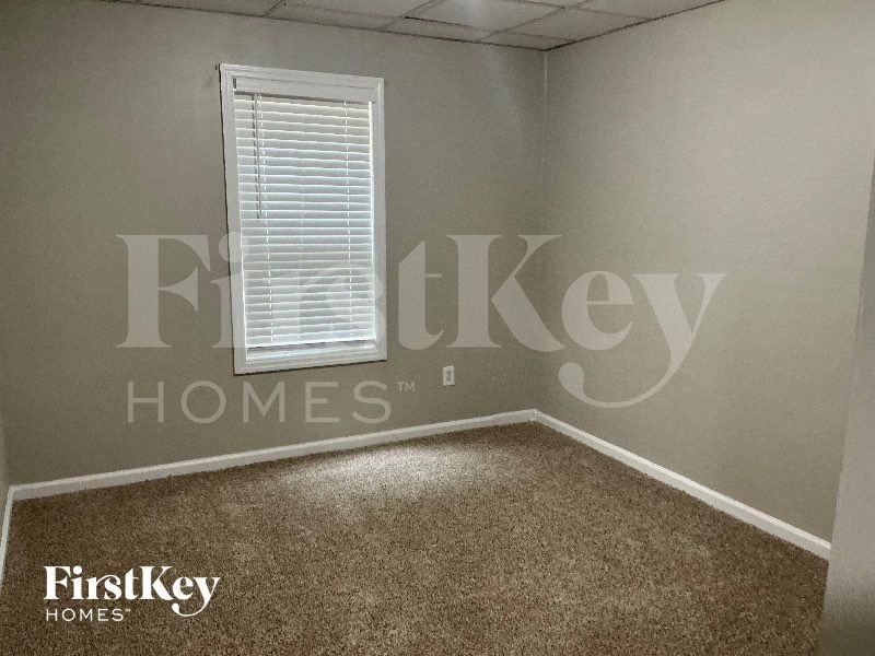 1303 Post Oak Ct - Photo 6 of 11