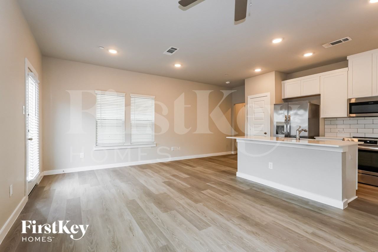 18342 W Centro Cir - Photo 3 of 19