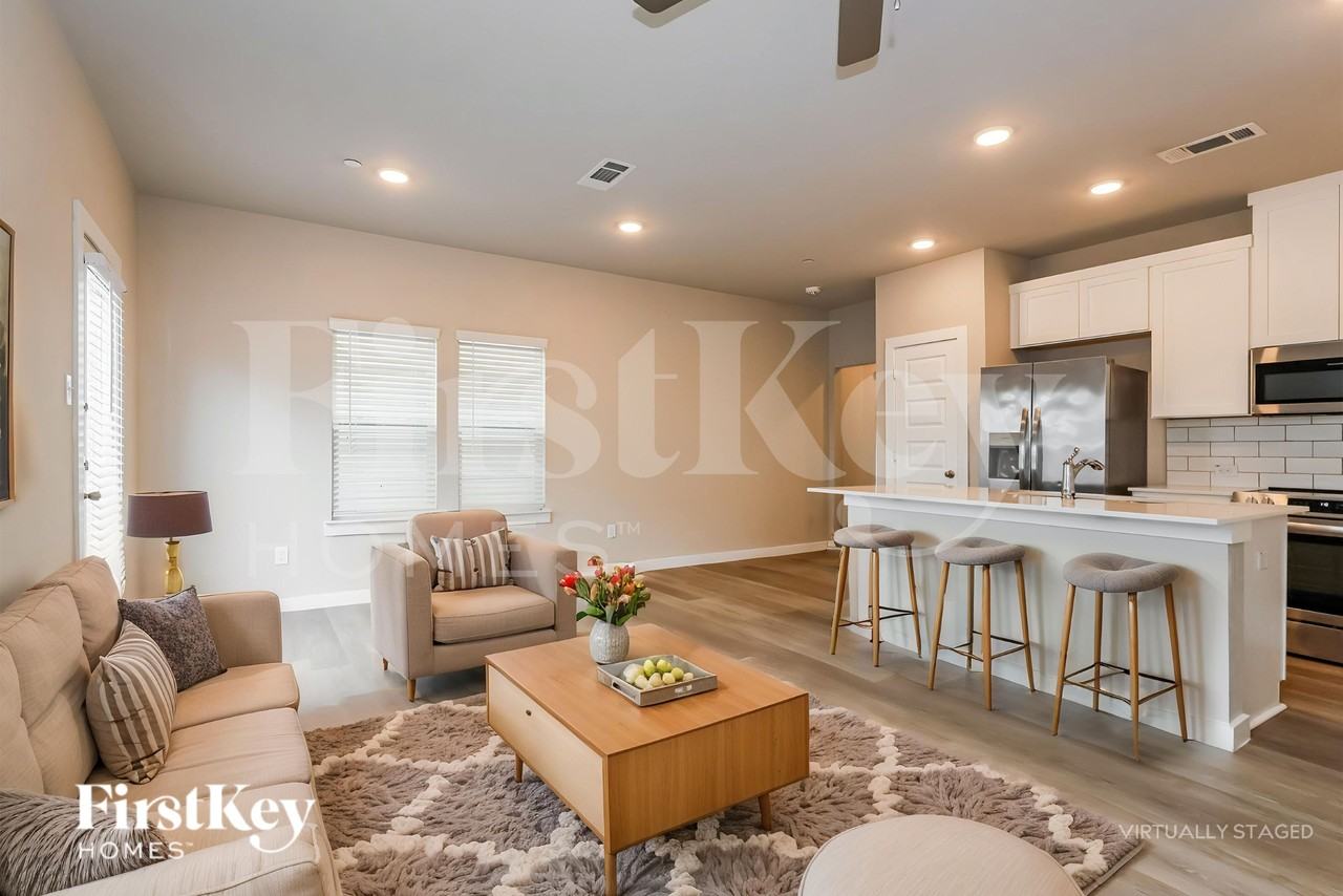 18342 W Centro Cir - Photo 4 of 19