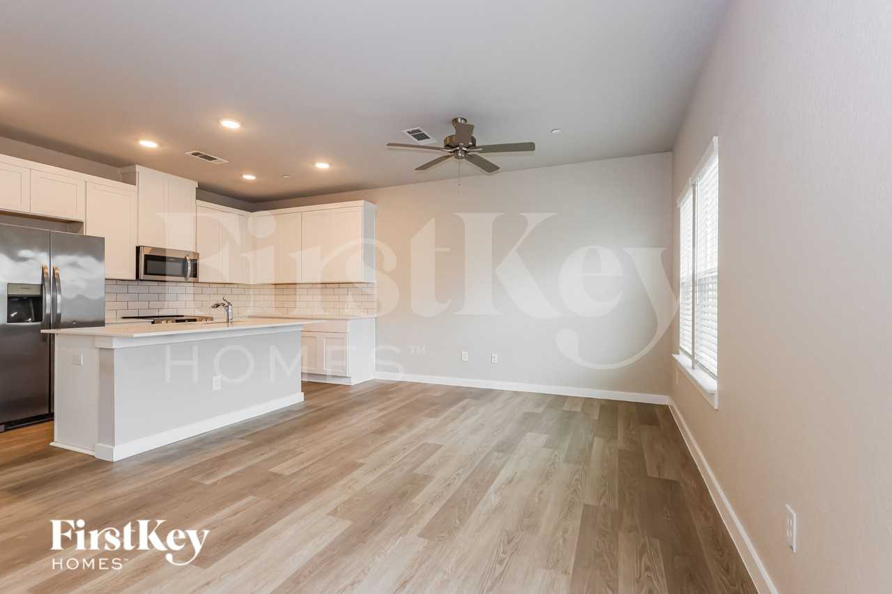 18342 W Centro Cir - Photo 5 of 19