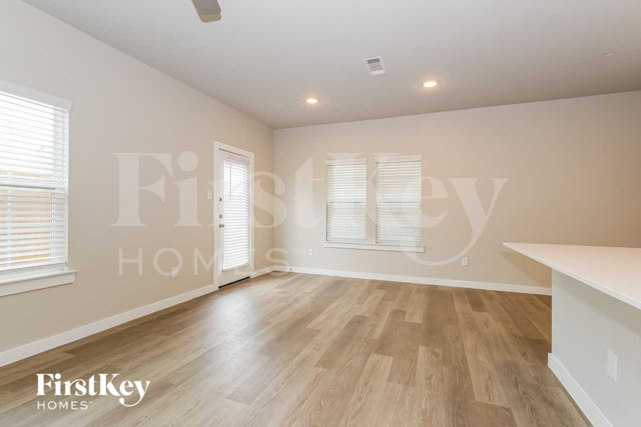 18342 W Centro Cir - Photo 6 of 19