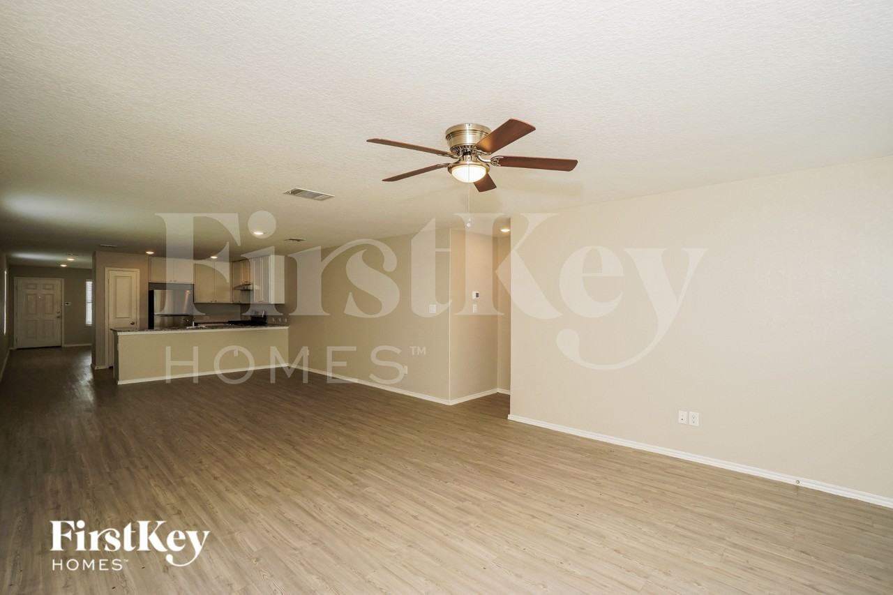 2402 Double Oak Dr - Photo 5 of 19
