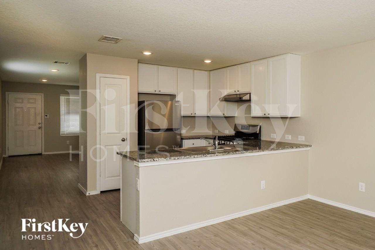 2402 Double Oak Dr - Photo 6 of 19