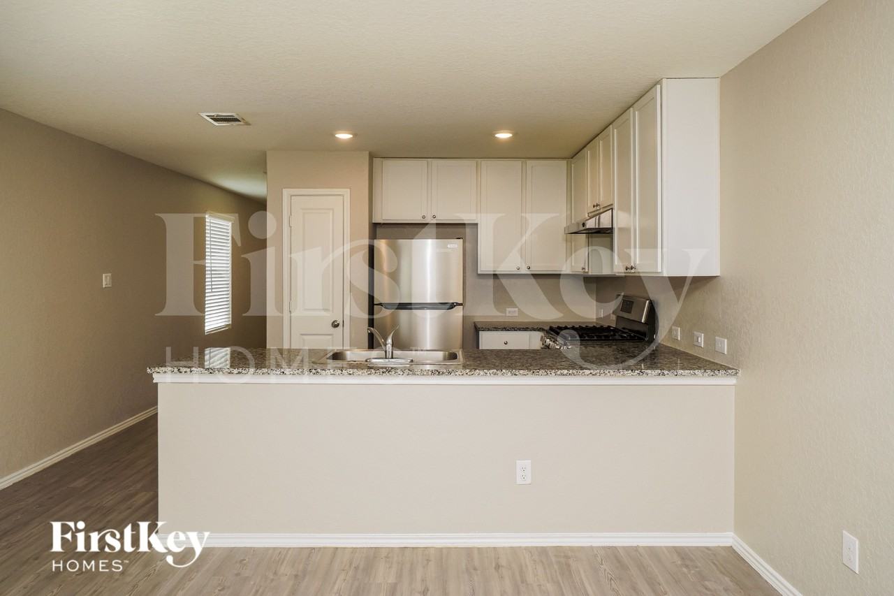 2402 Double Oak Dr - Photo 7 of 19