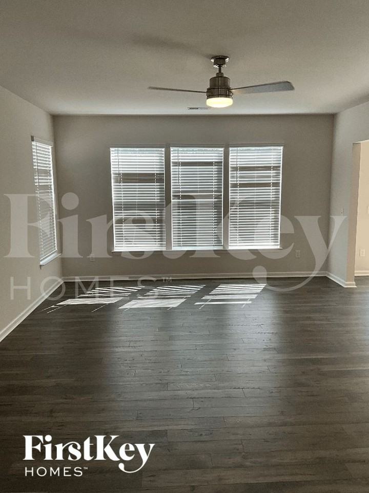 1203 Mission Hill Ln - Photo 2 of 10