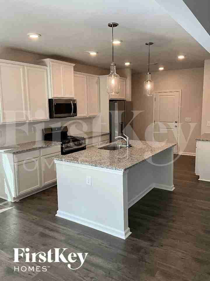 1203 Mission Hill Ln - Photo 4 of 10
