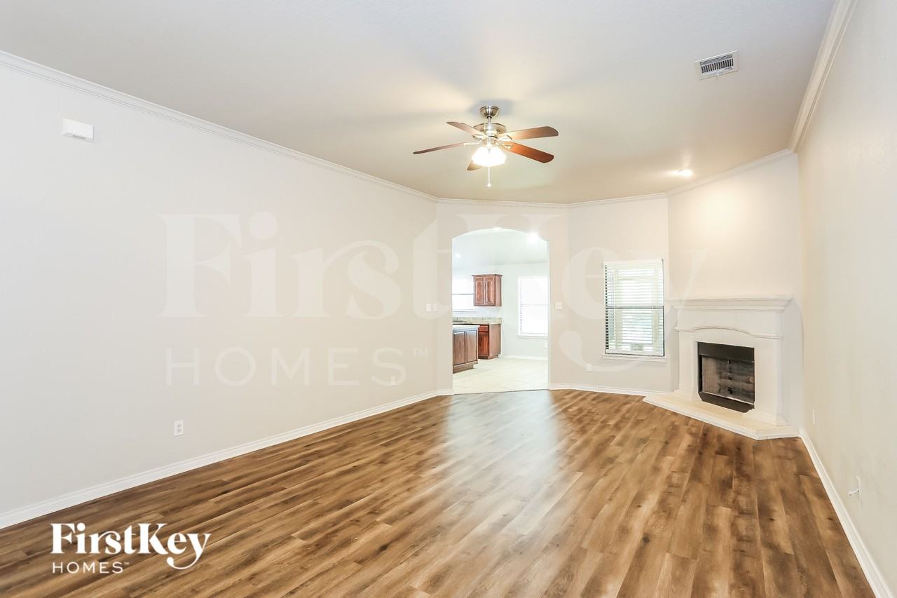 2213 Brandy Dr - Photo 2 of 16