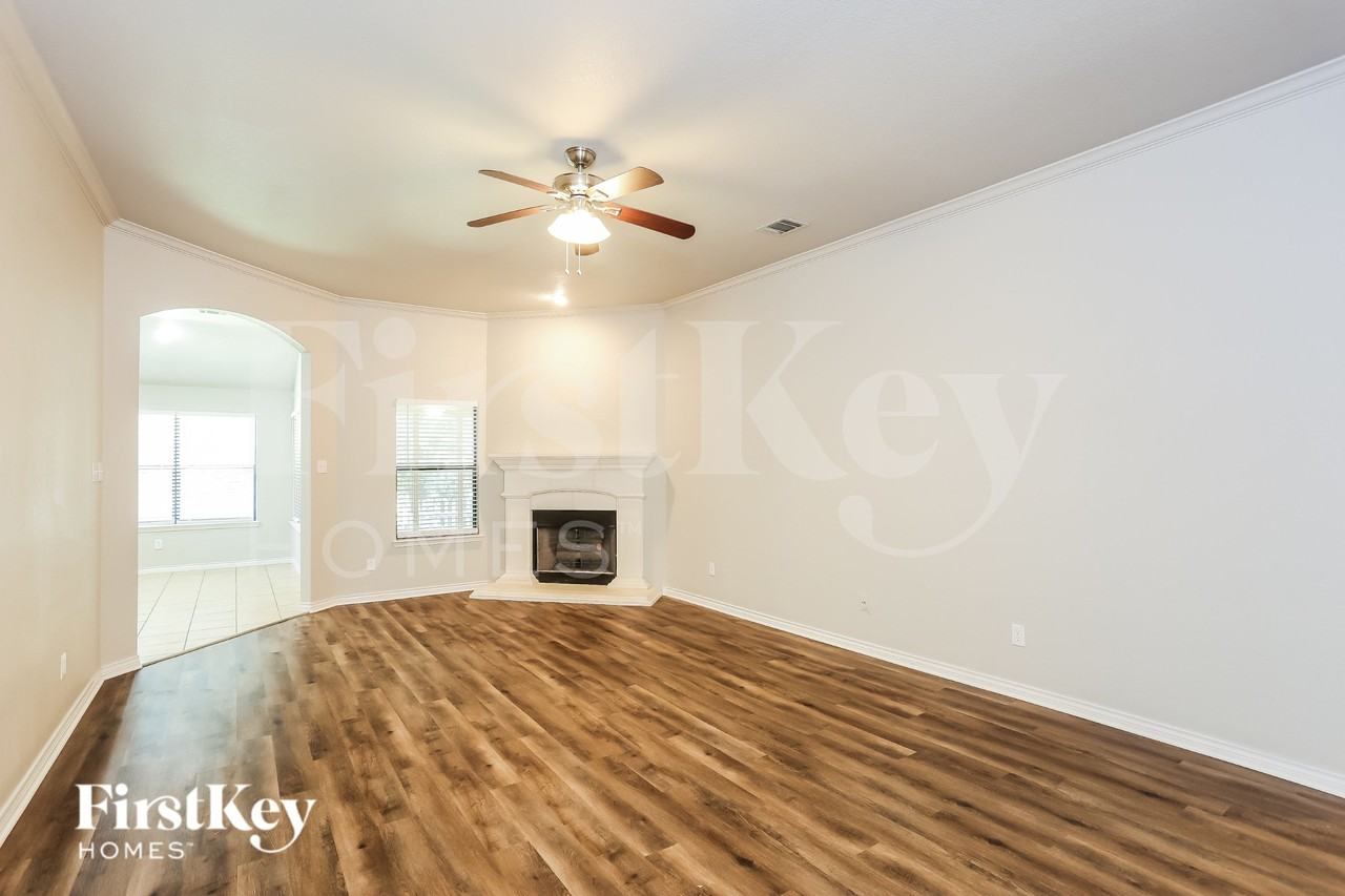 2213 Brandy Dr - Photo 3 of 16