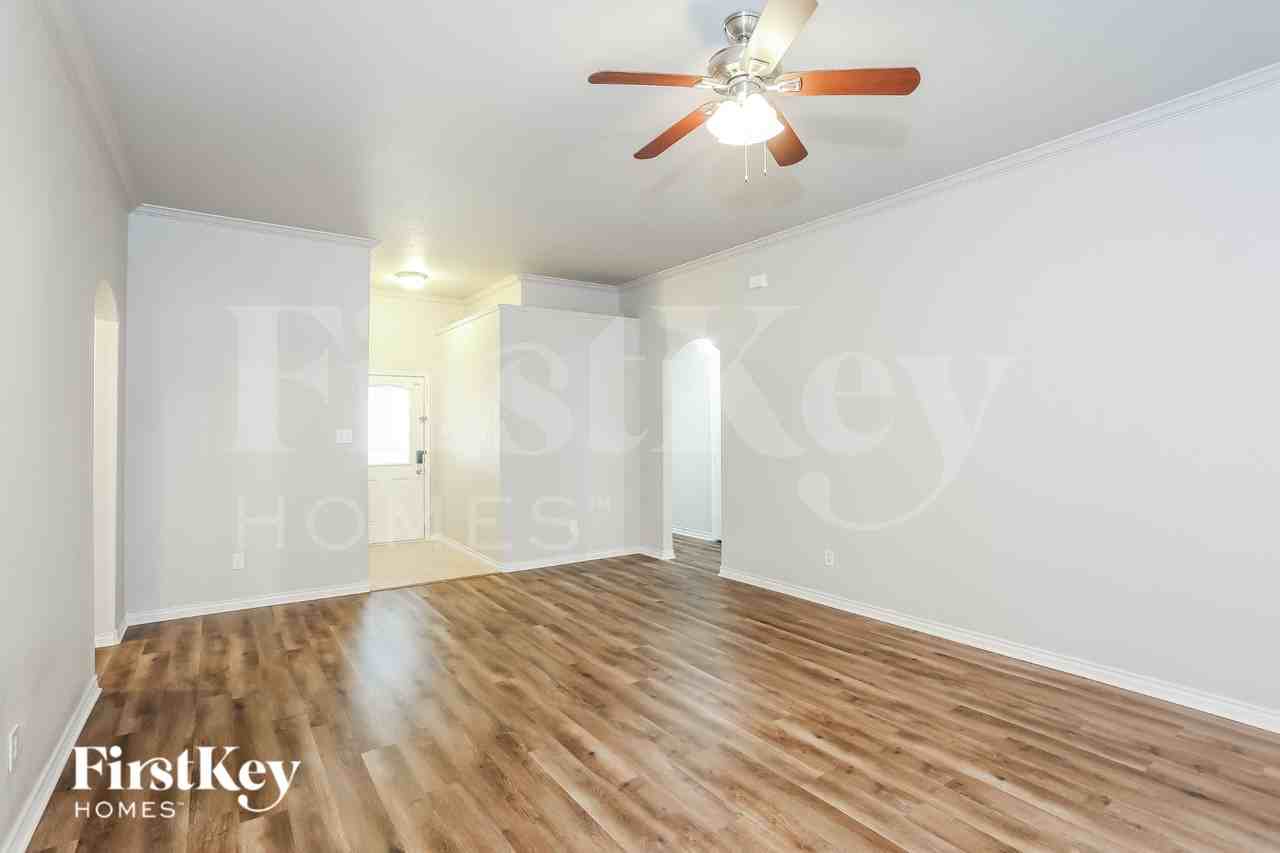 2213 Brandy Dr - Photo 4 of 16