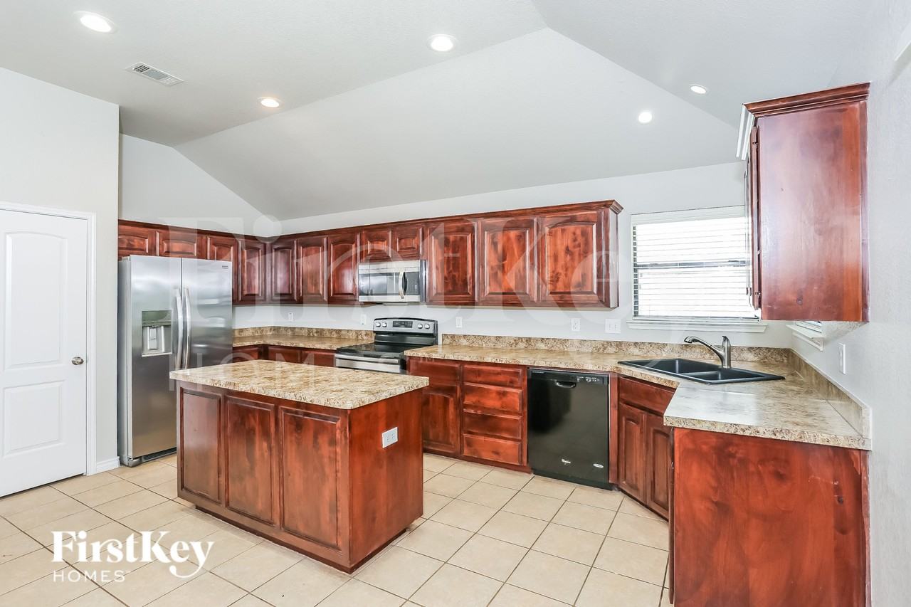 2213 Brandy Dr - Photo 6 of 16