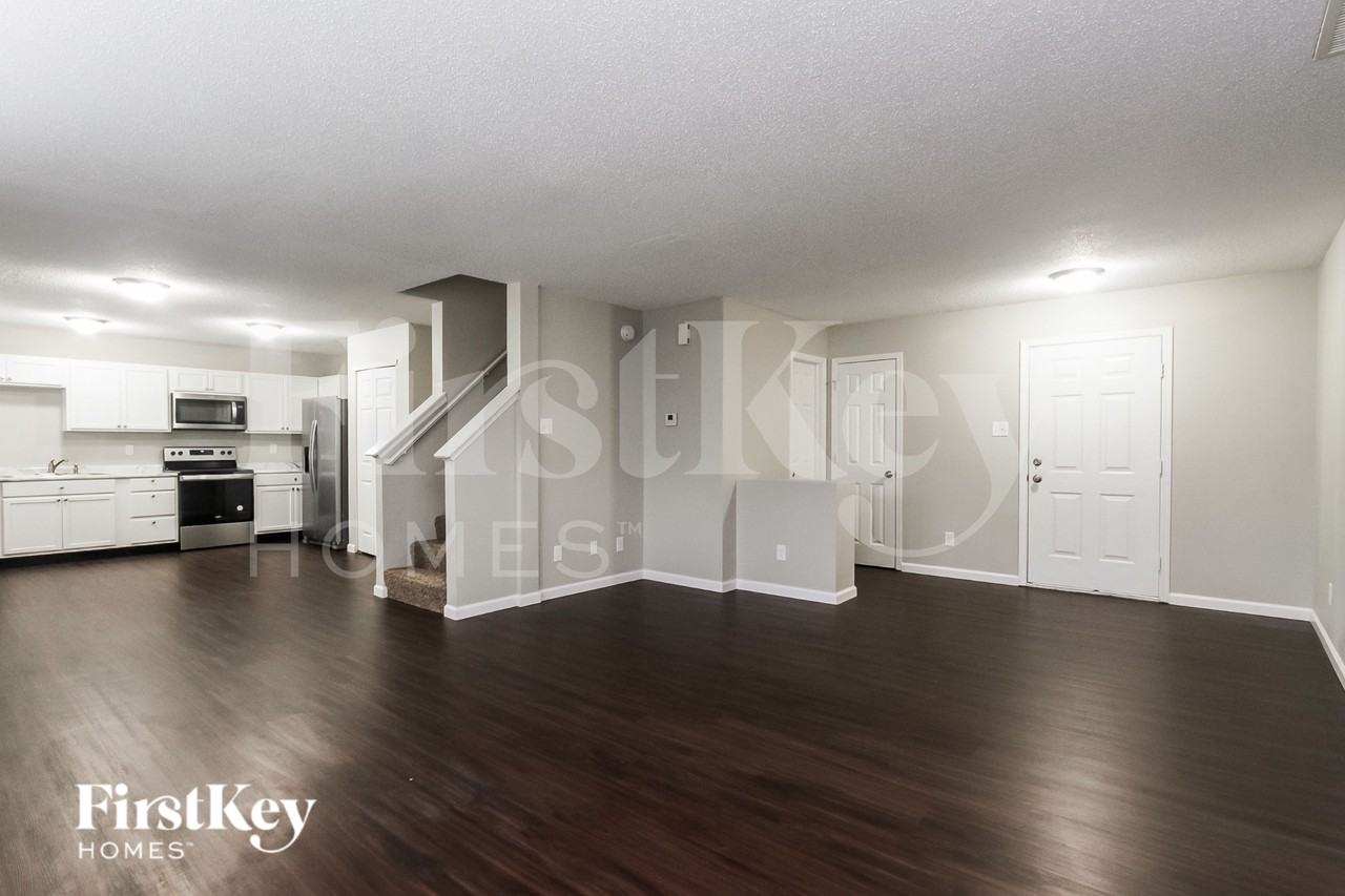 9140 Wandflower Dr - Photo 4 of 15
