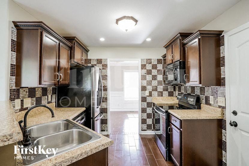 2203 Killington Dr - Photo 5 of 16